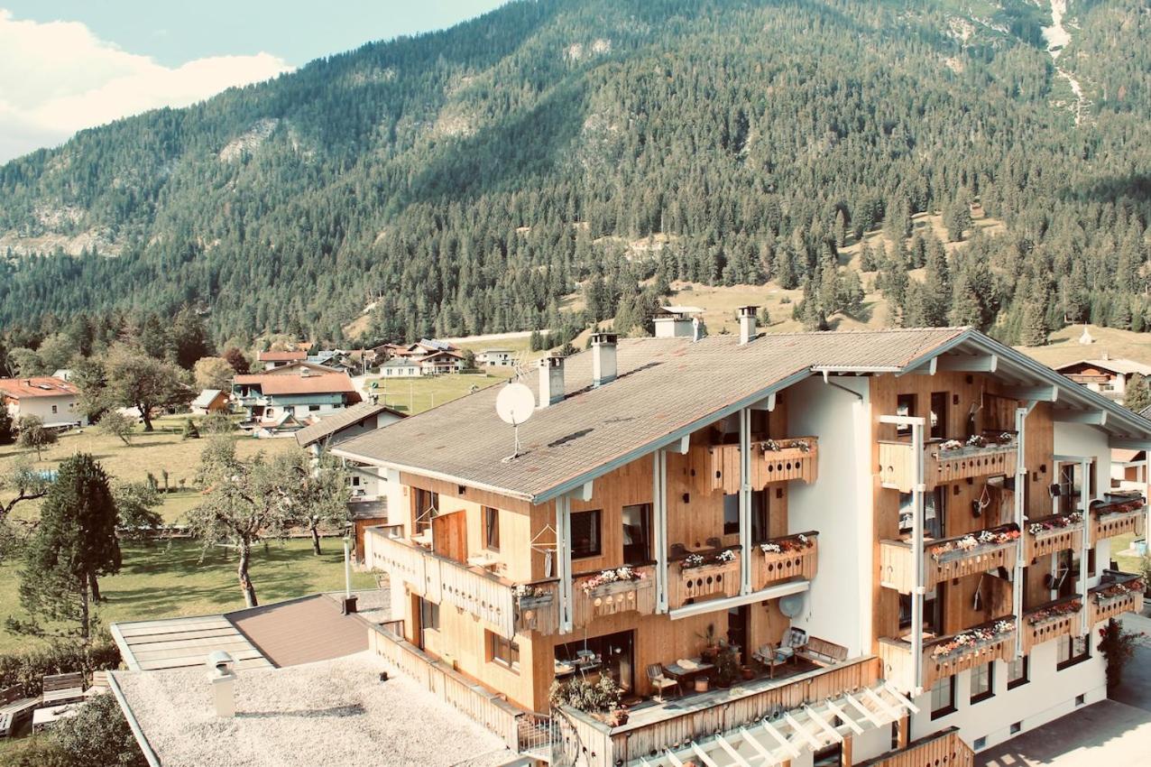Pension Kreuzeck - Dein Gluecksplatz Am Lech Weißenbach am Lech Zewnętrze zdjęcie